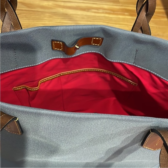 Dooney & Bourke
Nylon Shopper
Color:Grey/Tan Trim
Size:One Size - Picture 4 of 6